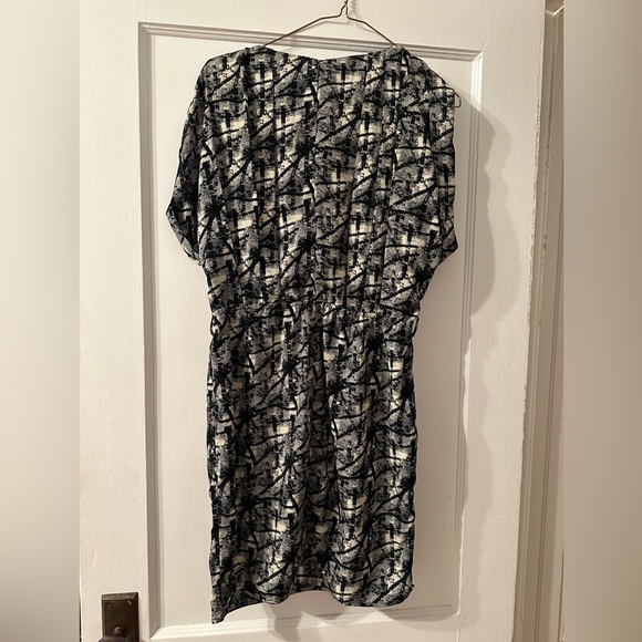 Love 21 short, cute dress, size small, cap/rolled sleeve style, graphic print. - Picture 4 of 4